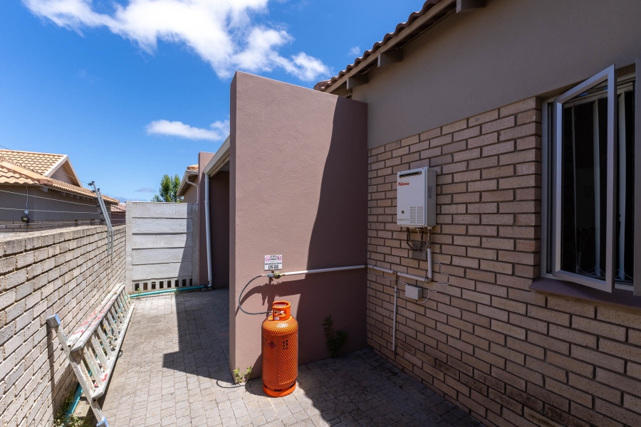 3 Bedroom Property for Sale in Hansmoeskraal A H Western Cape